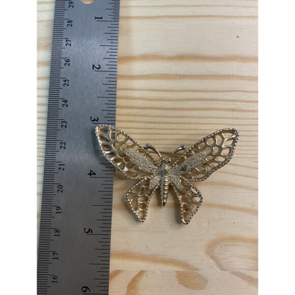 Vintage Sarah Cov Gold-Tone Butterfly Brooch Pin Filigree Design Signed Jewelry - Picture 5 of 5